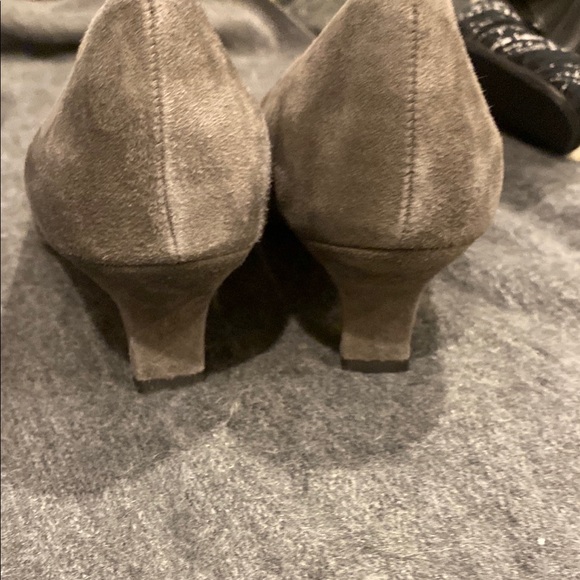 Amalfi by Ragoni, made in Italy - Taupe Suede and Leather Pumps. Elegant - Picture 3 of 5